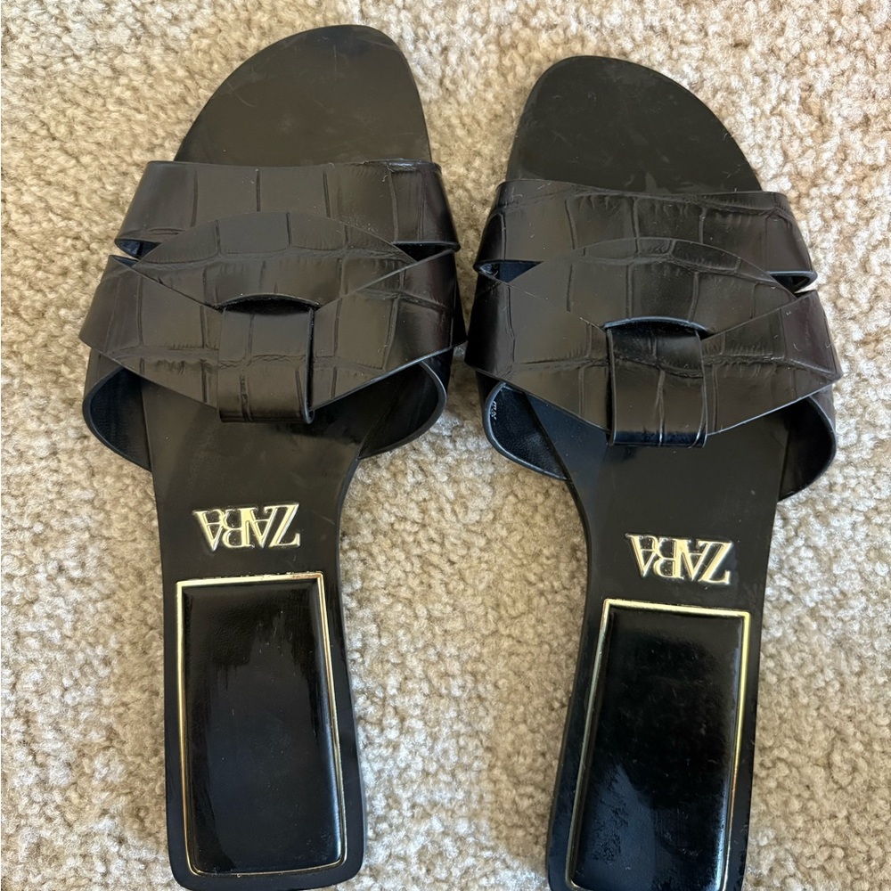 Zara Women's Black Croc-Embossed Slide Sandals